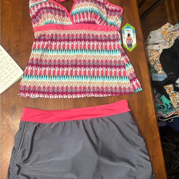 Free Country Colorful Patterned Tankini Set - Picture 1 of 2